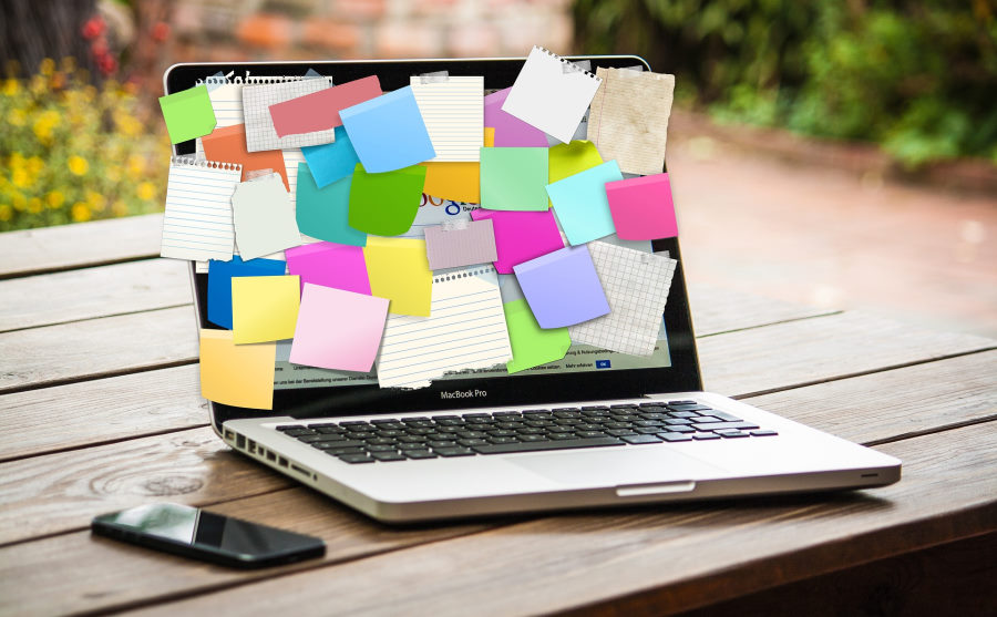Post it notes on laptop screen