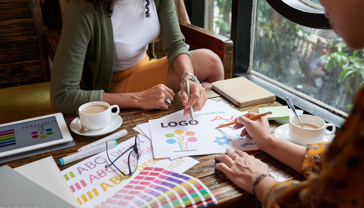 designer and client meeting